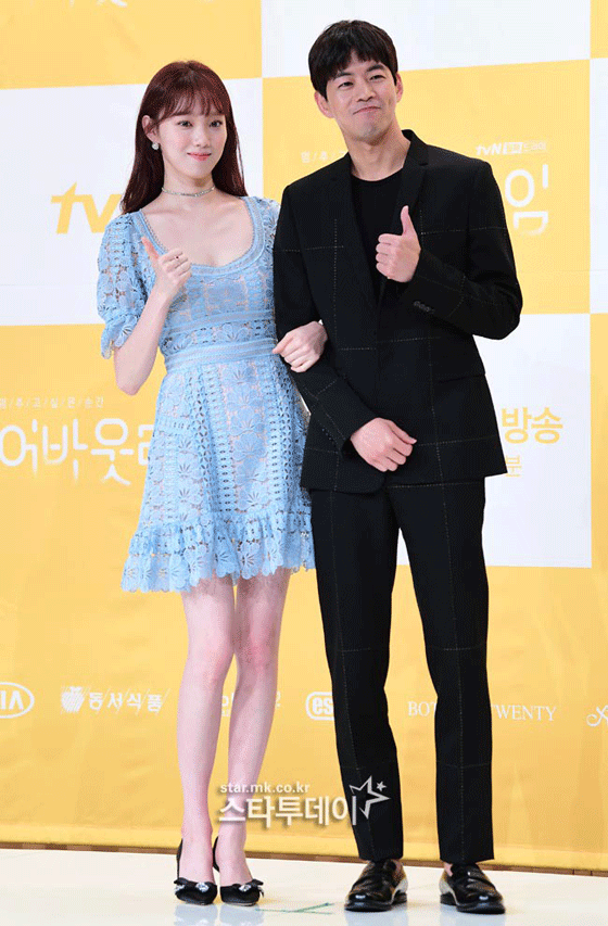 Phải đuổi diễn viên vì quấy rối tình dục, phim của Tiên nữ cử tạ Lee Sung Kyung vẫn họp báo ra mắt đúng tiến độ Phải đuổi diễn viên vì quấy rối tình dục, phim của Tiên nữ cử tạ Lee Sung Kyung vẫn họp báo ra mắt đúng tiến độ